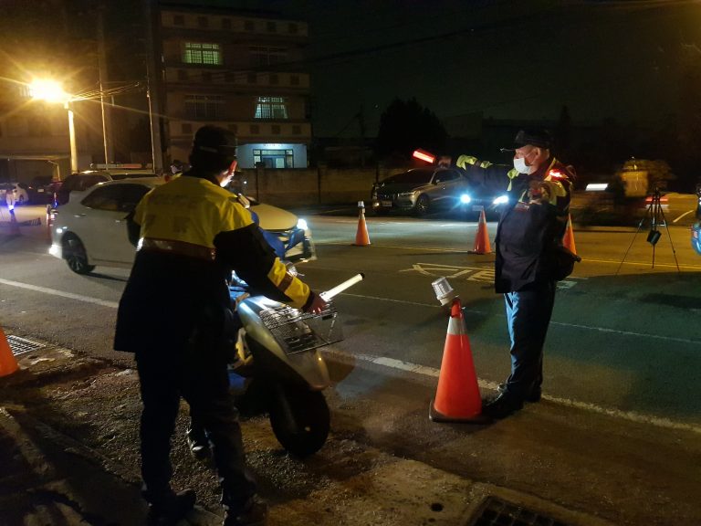 中市警為澈底遏止酒後駕車憾事發生，於「清明連假期間」共取締100件酒駕，其中移送法辦68人。(記者林㤈輝翻攝)