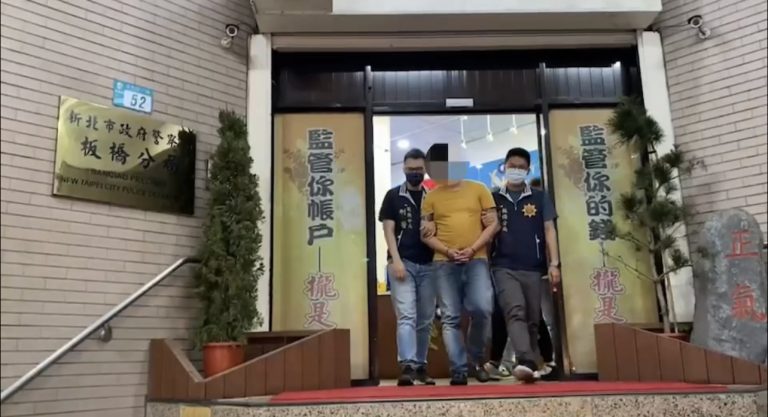 板橋警將悍衛隊惡煞移送法辦。（記者戴昱弘翻攝）
