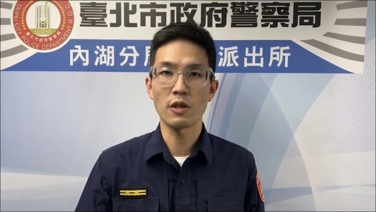 內湖分局東湖派出所楊鎧維說明。(記者徐煜勝翻攝)