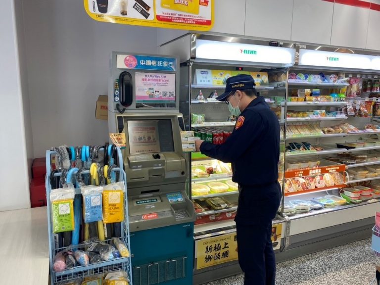 永和警加強巡視轄內ATM。(記者徐煜勝翻攝)