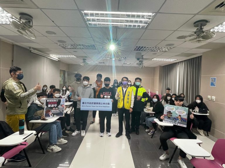 士林分局特別聯合文化大學辦理交通安全講座活動。(記者林艷林翻攝)