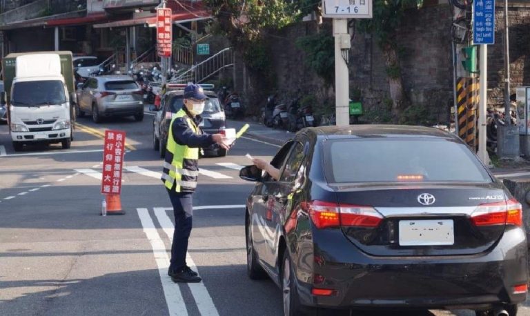 士林分局長黃水願特別指示統合所有警力全力維護交通安全順暢工作。(記者林艷林翻攝)
