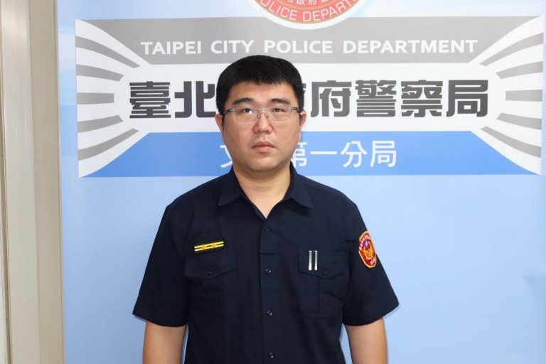 指南派出所所長馬奕桓率全所同仁，沿河濱公園做地毯式搜索。（記者黃荷琇翻攝）