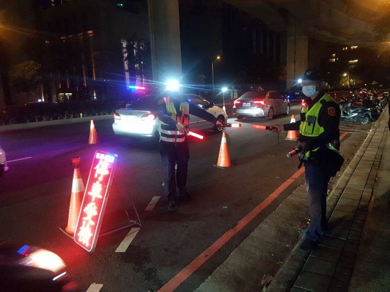 中市警為加強對酒駕打擊力度，於5月13日在台74線全線展開取締酒駕大執法專案勤務。(圖/林㤈輝翻攝)