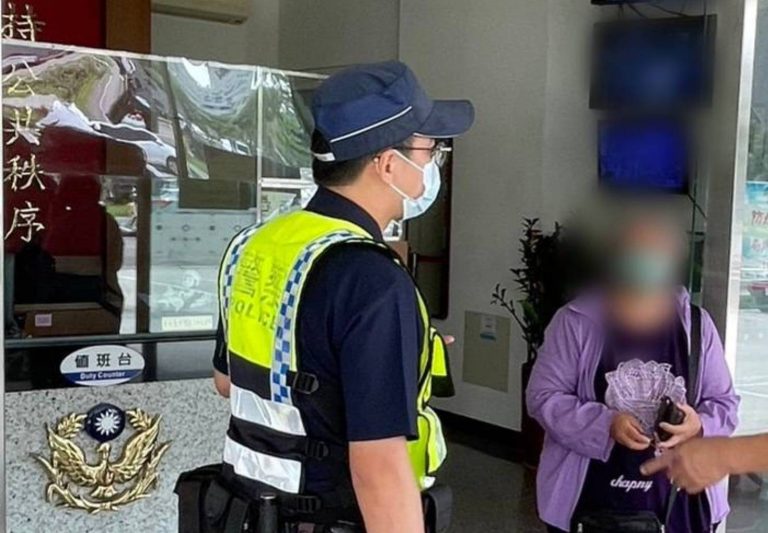 中市警烏日分局三和派出所呼籲民眾若拾得遺失物,務必交由警方依法發還。(圖/林㤈輝翻攝)