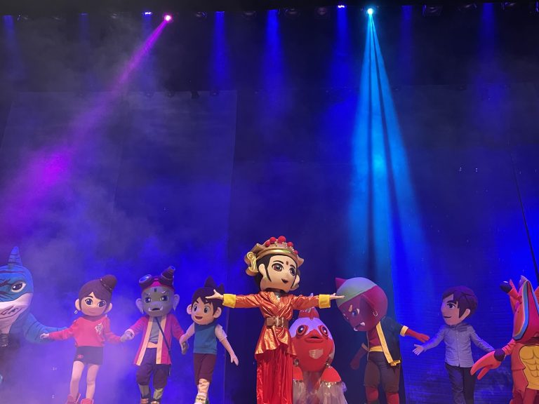 《小魚小魚海中游》兒童劇場透過本土媽祖文化特色呈現，激發孩童勇氣與真誠的特質。(圖/林㤈輝翻攝)