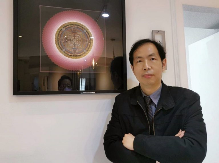 臺灣輔助醫學醫學會理事長陳韜名敦促民眾連署，表達對健康議題的關注。(圖／輔助醫學醫學會提供)