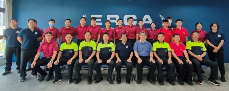 《圖說》新北市ERCA今年第二梯次基礎指揮官班訓練開訓合影，前排中為消防局陳崇岳副局長。〈新防局提供〉