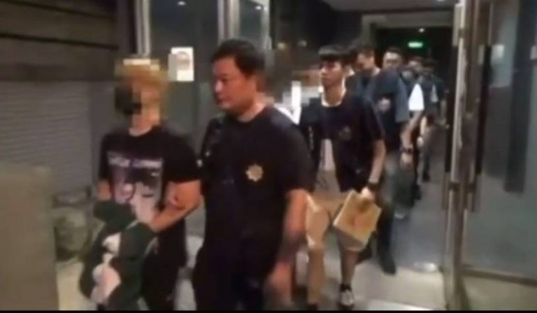 警逮14集團成員依賭博罪送辦。（記者林金聖翻攝）