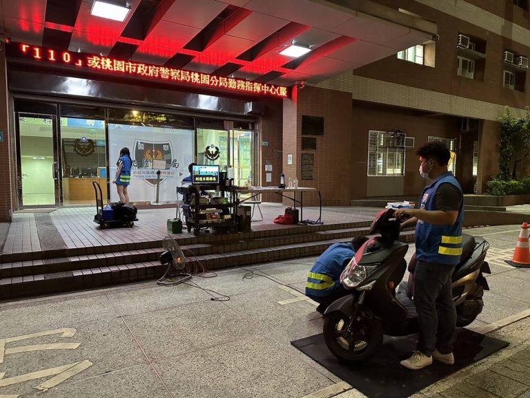 桃園警與監理單位聯合針對噪音車強力取締。(記者徐煜勝翻攝)