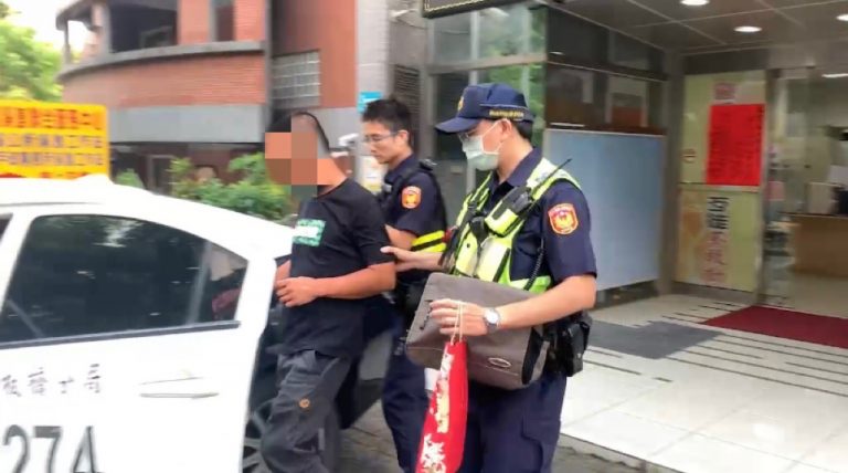 板橋警將犯嫌移送法辦。（記者徐煜勝翻攝）