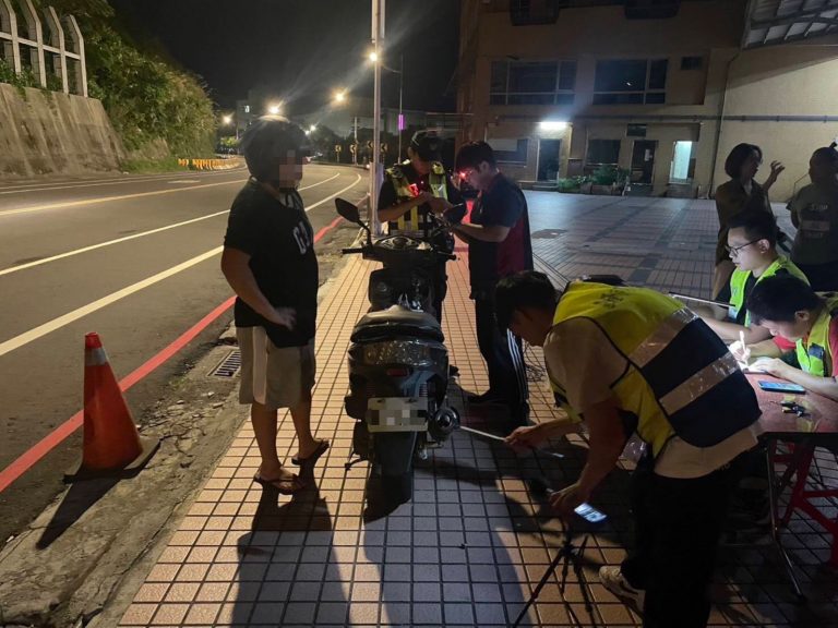 基隆市警展開改裝車輛專案稽查，保障安寧。(記者宋紹誠翻攝)