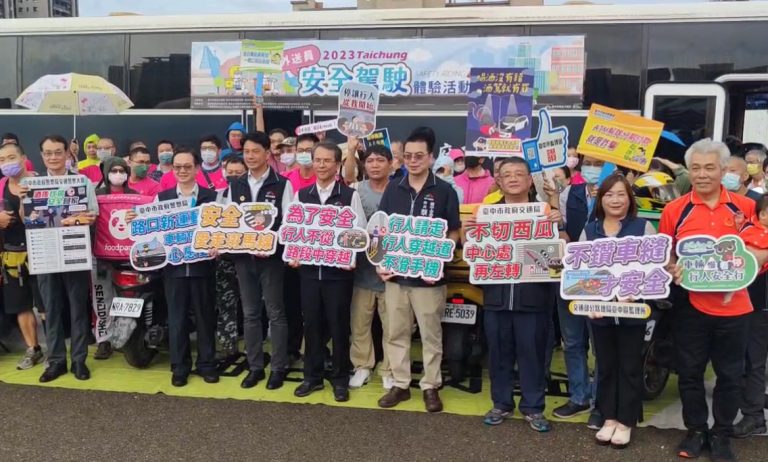 活動主軸以「行人安全」為主題 交通局及警察局邀請黃副市長國榮一同向現場民眾宣導，加深民眾防詐觀念。