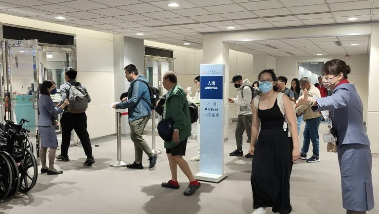航空警察局強調，自108年起從美國出發來到台灣轉機航班的託運行李，即已開始實施一站式保安免除安檢。(圖／航空警察局提供)