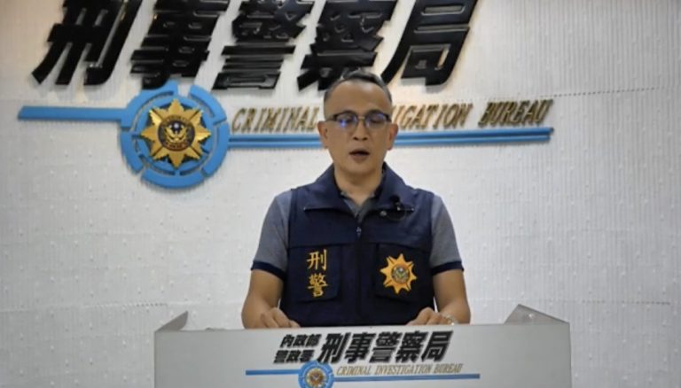 刑事局偵九大隊第一隊隊長陳烱昭說明。(記者徐煜勝翻攝)