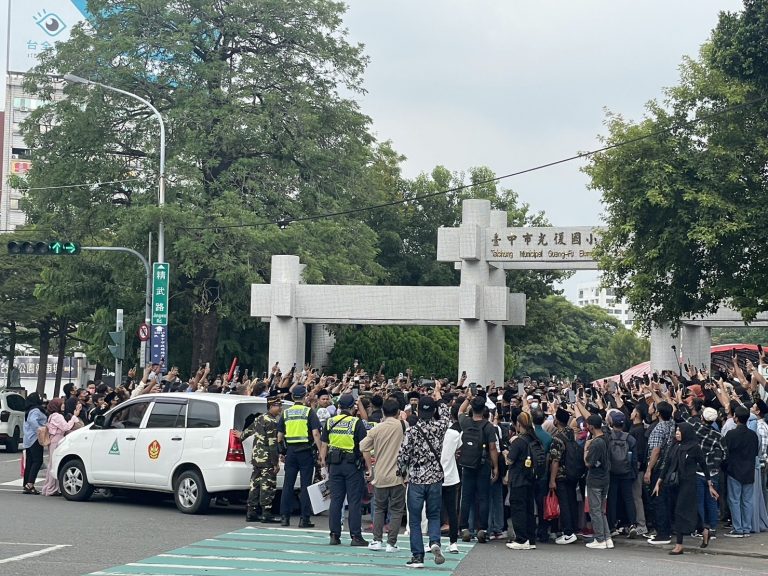 活動數萬人參與擠爆台中公園。（記者徐煜勝翻攝）