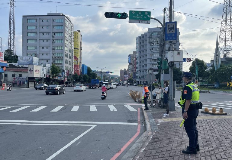 中秋連假報復性出遊土城警加強交通疏導強度。（記者 張艷君翻攝）