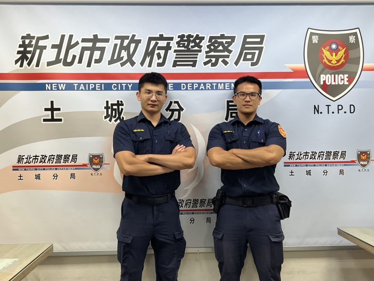 金城派出所警員王博逸及王經堯。（記者 張艷君翻攝）