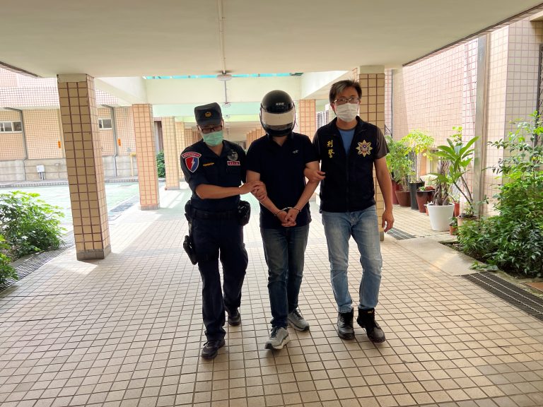 施姓工程師遭拘提到案，並移送法辦。（記者徐煜勝翻攝）