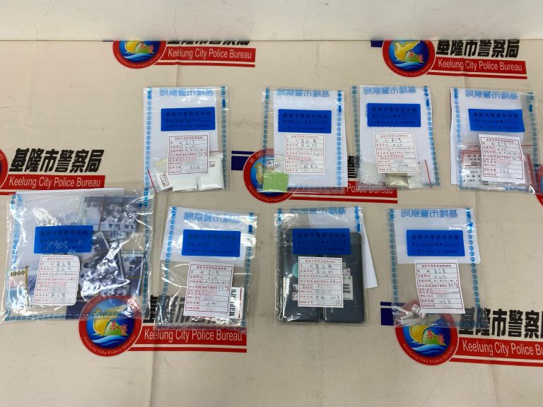 警方成功打擊毒品犯罪，查獲近50克毒品、證物照片。（記者薛秀蓮翻攝）