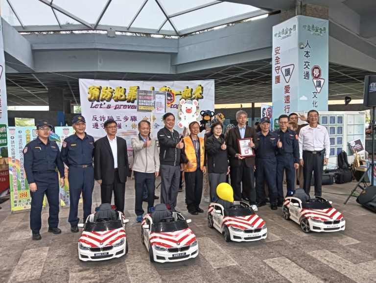 國道公路警察作反詐騙及交通安全宣導。（記者徐煜勝翻攝）