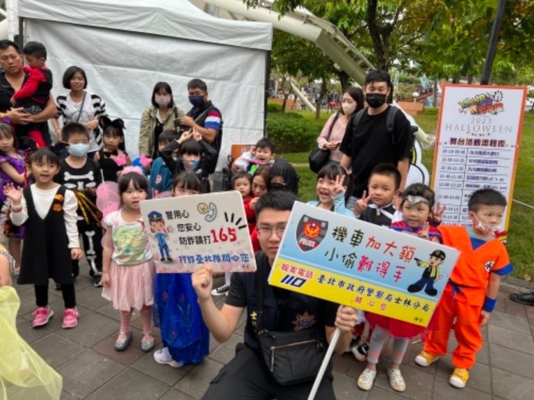 士林分局萬聖節攜手東森共同辦理「2023YOYO搗蛋新樂園暨犯罪預防宣導」活動。（記者張艷君翻攝）