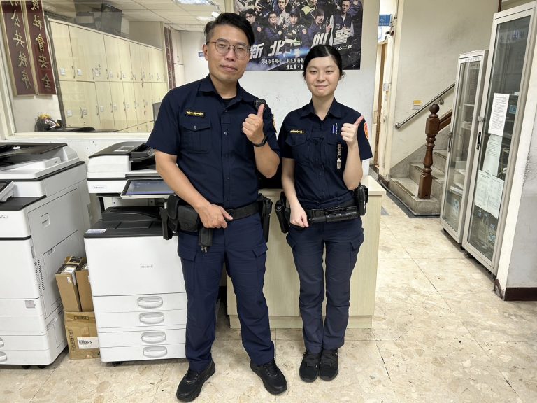 土城分局廣福派出所員警林智偉(左)、廖曼伶(右)。(記者 張艷君翻攝)