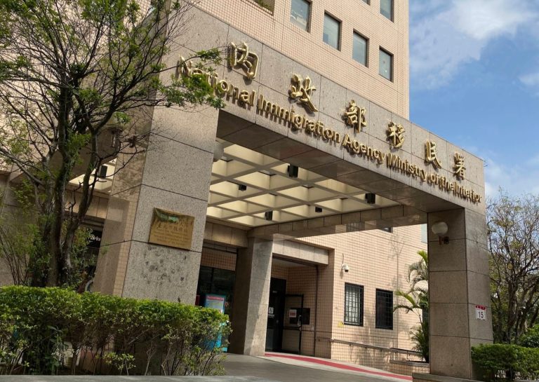 「移民薯鼠」劍指移民署以一個三級機關的立場，居然完全不理會監察院調查報告的結果。（圖／翻攝自網路）
