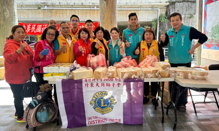 竹東大同獅子會匯集愛心物資送愛到尖石。(圖/記者林照東攝)