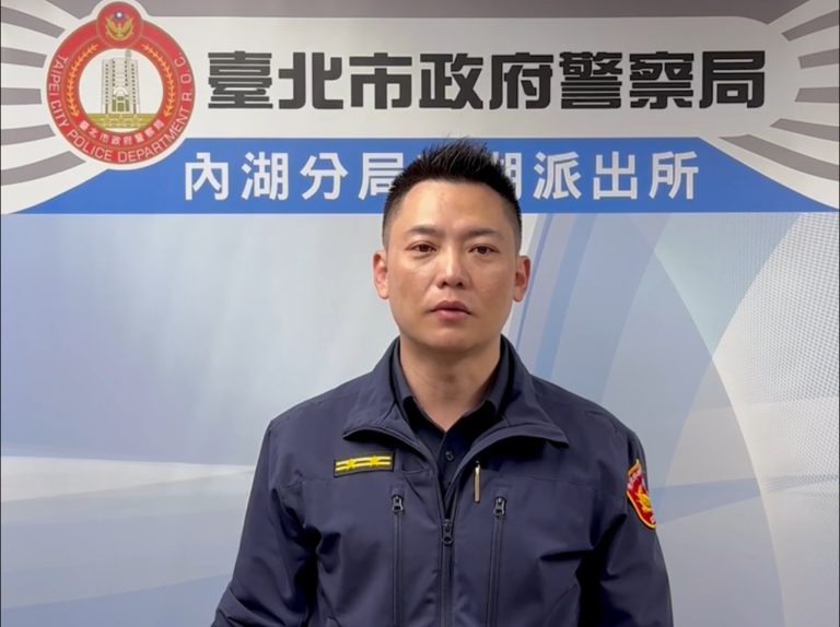 臺北市內湖分局東湖派出所長呂俊逸說明。（記者薛秀蓮翻攝)