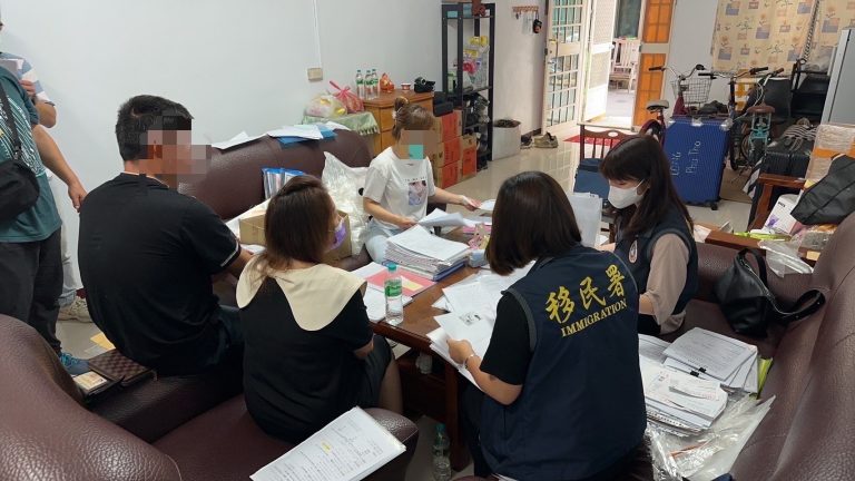 移民署查獲越南裔新住民阮女及相關嫌疑人。(記者張欽翻攝)