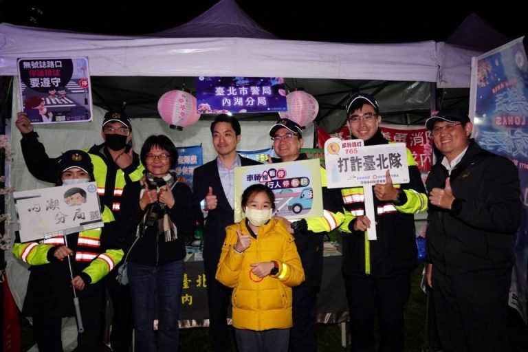 臺北市內湖分局與市長共同推動安全、有序春節慶祝活動。（記者薛秀蓮翻攝)