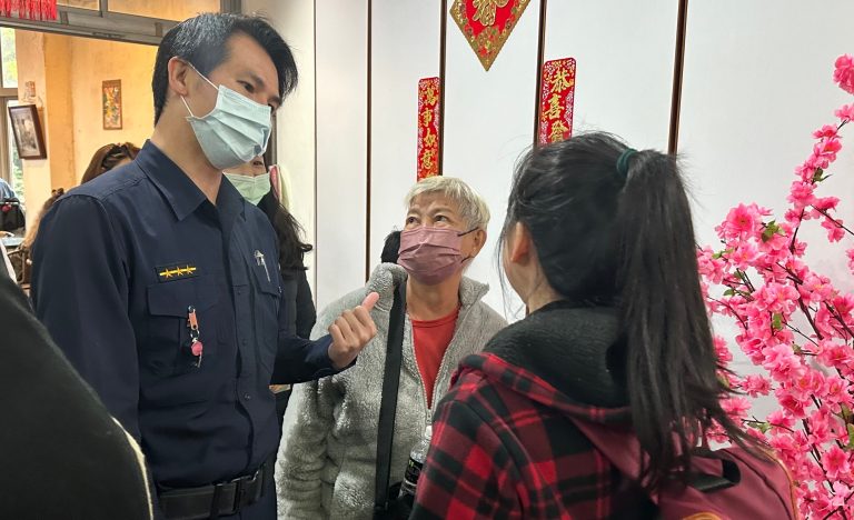 瑞芳警方助馬籍女子找回母親。(記者徐煜勝翻攝)