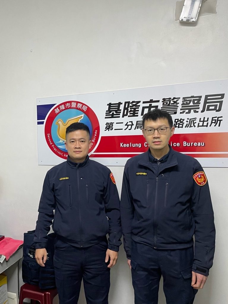 基隆市警察局第二分局和一路派出所警員鄭旭翔、林星辰（左至右）。（記者薛秀蓮翻攝)