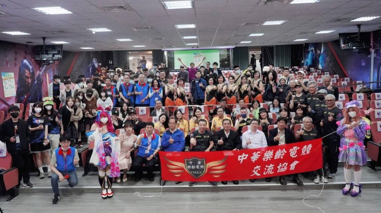 「樂齡世代電競大賽｣吸引各單位來賓出席，藉由熱血的電競比賽提倡樂齡電競運動，一起見證樂齡電競帶來的活力風氣。（圖／正修科大電競系提供）