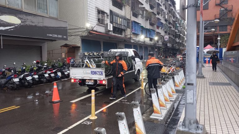 台北市政府5億擴充Youbike，調度問題是否一併解決，遭議員曾憲瑩質疑。(記者張欽翻攝)