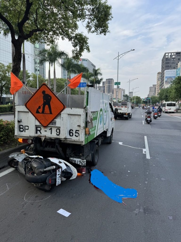 台北市議員洪婉臻質詢提出，台北市萬華區一個月連續發生2起清潔車死亡車禍事故，請環保局正視此問題，建議加裝AI識別輔助。(記者張欽翻攝)