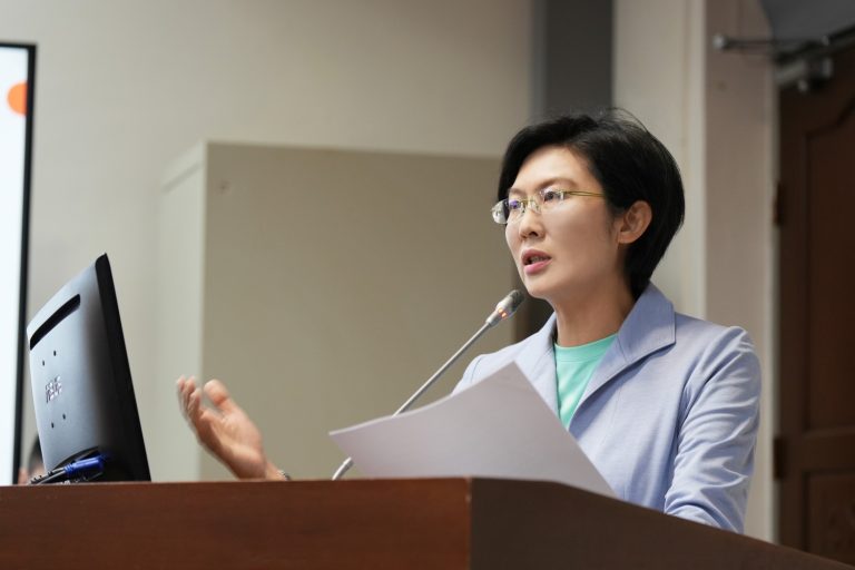 中油林園廠狀況不斷，威脅當地居民及中油員工生命財產安全，立委林岱樺認為四輕再造刻不容緩。(記者張欽翻攝)