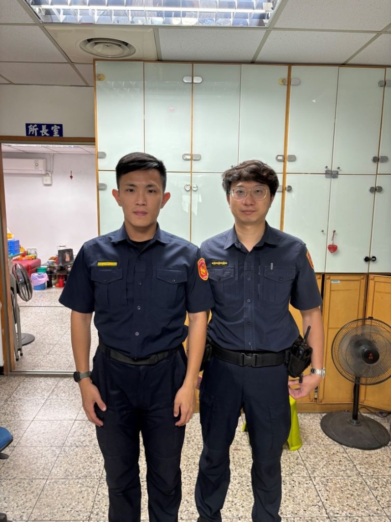 康樂派出所所長賴何杰(左)、警員吳承翰(右)。（記者薛秀蓮翻攝)