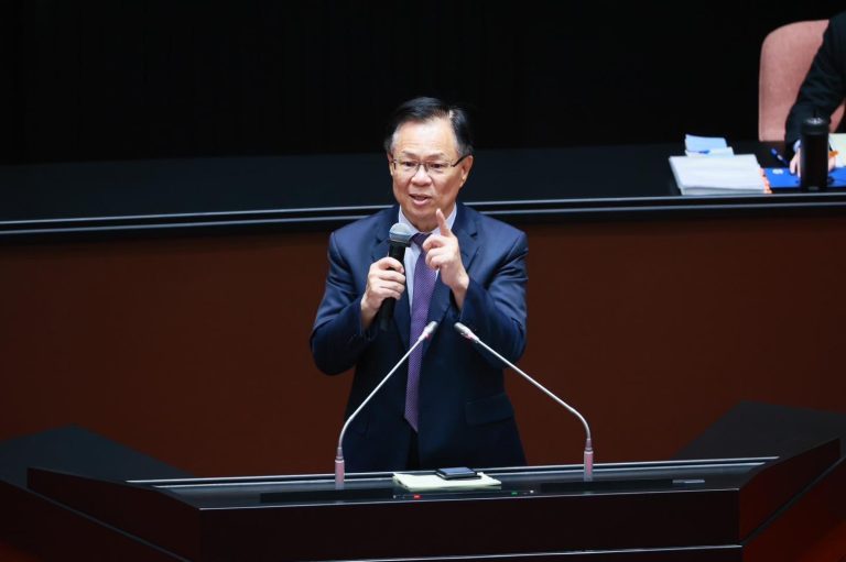 立委張啟楷強調，提高罰則，落實工廠申報危險物品管理；當發生火災時才能讓消防人員能充份掌握現場狀況，保障救災人員安全。(圖／張啟楷國會辦公室提供)