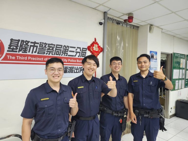 基隆市第三分局百福派出所警員欒孟勳、副所長江振榕、警員尤威、高丞均。（記者薛秀蓮翻攝)