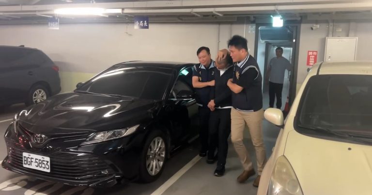 新店警方移送槍手高嫌。（記者徐煜勝翻攝）