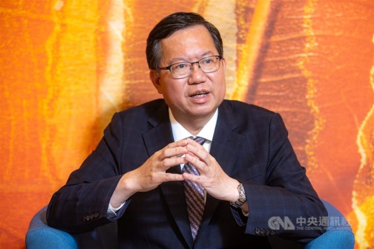 海基會董事長鄭文燦因涉貪生日凌晨遭桃檢聲押禁見。(記者 包克明翻攝)
