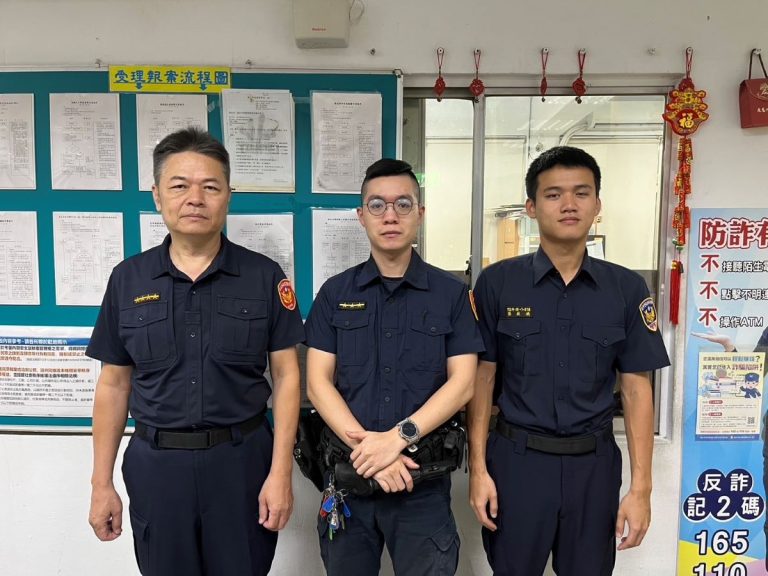 港墘派出所副所長廖文可(左)、警員藍鈞柔(中)、實習生張庭禎(右)。（記者薛秀蓮翻攝)