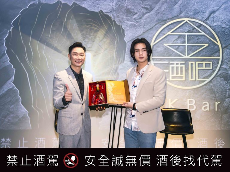 金門酒廠 KK Bar 金酒吧 父親節活動邀請謝祖武、謝展榮父子檔擔。（圖/金門酒廠提供)