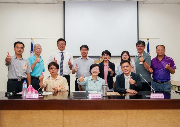 民進黨立委林岱樺與高雄科技大學教授陳文平共同提出一項創新的高中職人才紮根培育計畫。(圖／林岱樺國會辦公室)