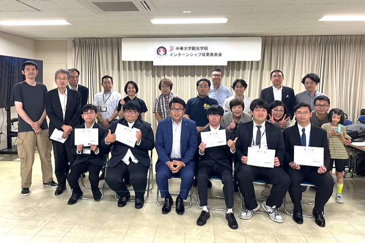 新竹中華大學觀光學院師生飛往日本富山縣、北海道，以及香川縣實習深化國際力，表現優異。（圖/記者黃溎芬翻攝）