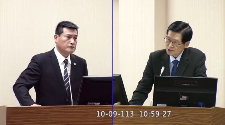 黃仁在外交及國防委員會質詢國軍退除役官兵輔導委員會主任委員嚴德發，要求退休金應比照軍公教進行調漲。(圖／黃仁國會辦公室)