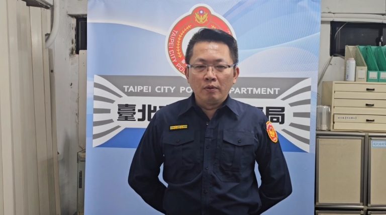 指南派出所所長張宏達提醒民眾,在公共場所如廁時應提高警覺。(記者 黃荷琇翻攝)