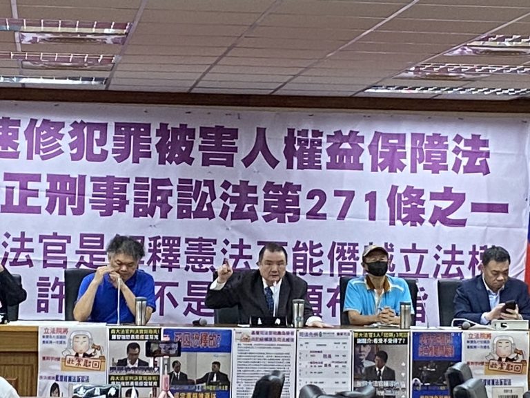 劉承武表示，113年憲判字第8號死刑案，將是否執行死刑完全推諉給精神科醫師，是非常不負責任的判決。(記者包克明 攝)
